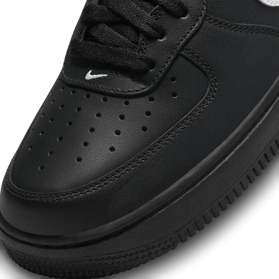comfortable black sneakers for everyday use
