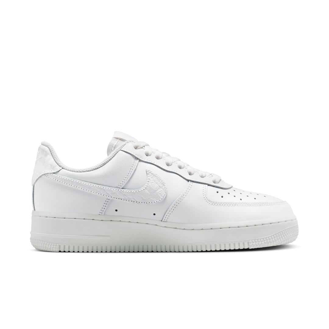 white sports shoes for gym and walking