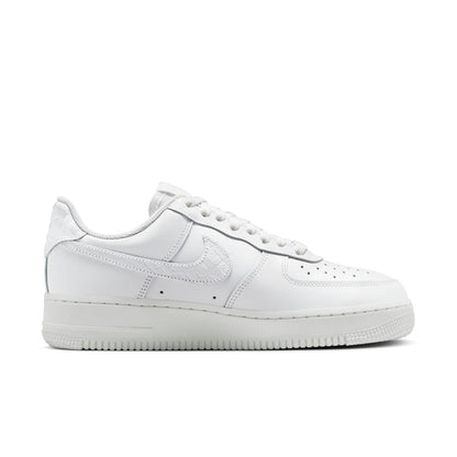 white sports shoes for gym and walking